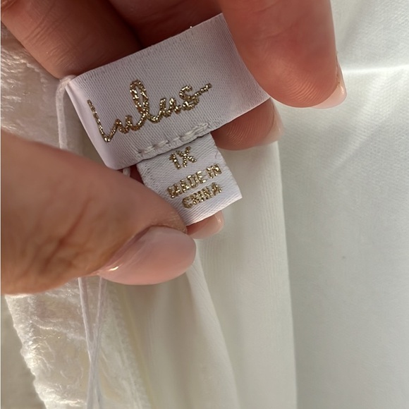 Lulu’s  BRAND NEW  wedding gown - Picture 5 of 7